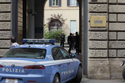 Evacuata la sede Consob di Milano 15