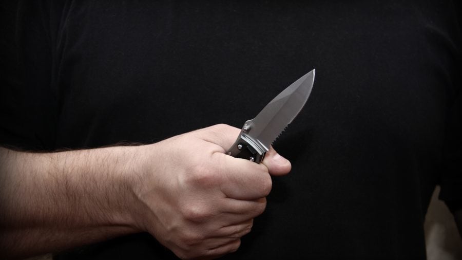Firenze, lite in sala giochi: addetto accoltella cliente