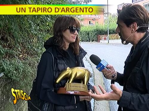 Arriva il tapiro per Asia Argento: "Abbracciami senza dire 'mi molesti'"