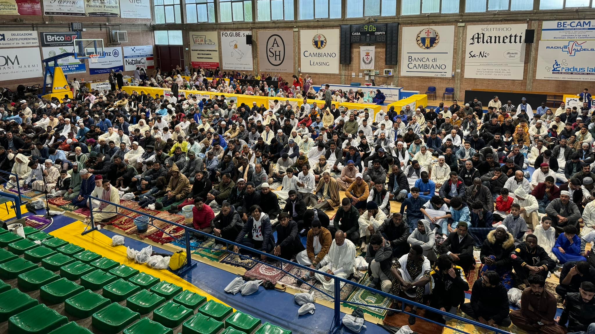 "Donne chiuse in un "recinto" durante la festa di fine Ramadan"