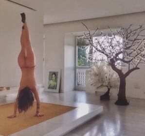 Naike Rivelli nuda con i cristalli 8