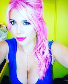 Wanda Nara seducente in costume 6