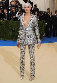 Cara Delevingne, sexy scatti 18