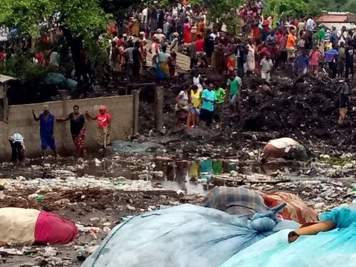 Mozambico, crolla montagna di rifiuti: 17 morti