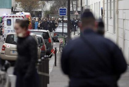 Spari e morti nella sede di Charlie Hebdo 10
