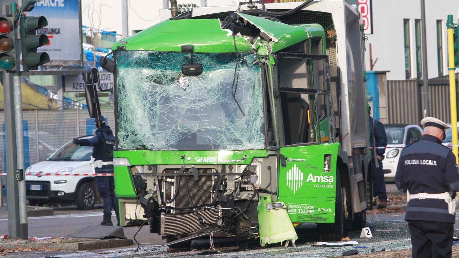 Schianto filobus a Milano, il legale dell'autista: "Ha avuto un mancamento"