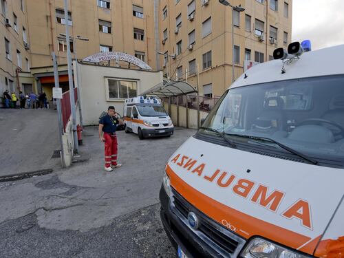 "Non c'è limite al peggio". Ambulanze sotto tiro a Napoli tra sequestri e aggressioni