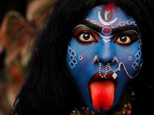 Colori, serpenti e cannabis, la due giorni del festival di Shiva in India