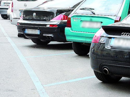 Strisce blu, parcheggi gratis col nuovo Codice della Strada: ecco cosa cambia e chi ne avrà diritto