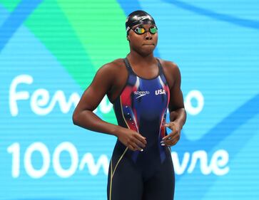 Simone Manuel fa la storia: prima afroamericana a vincere l'oro nel nuoto. Le lacrime di gioia 15