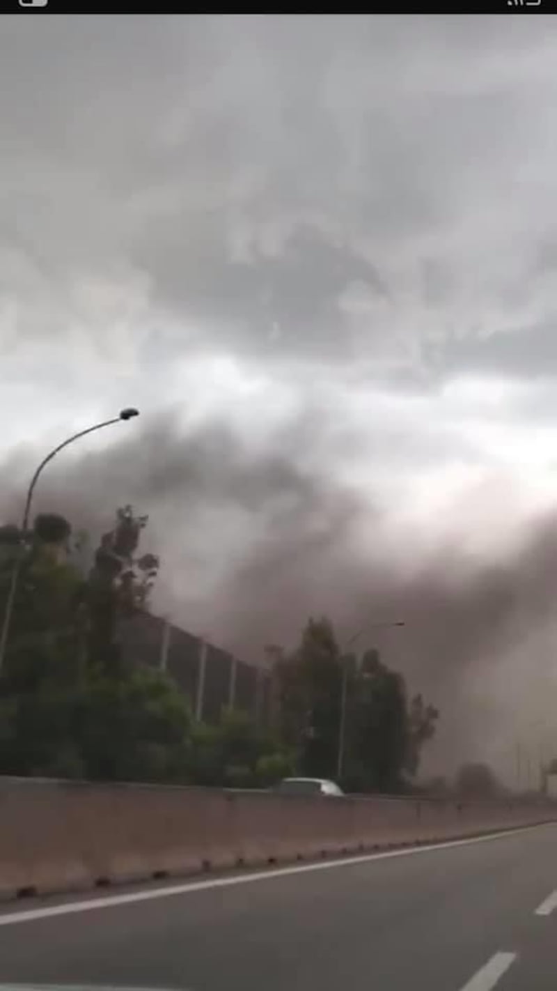 Taranto, tornado alza le polveri di minerale dell'acciaieria 4