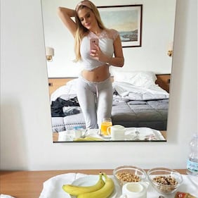 Francesca Cipriani, reggiseno mozzafiato su Instagram 14