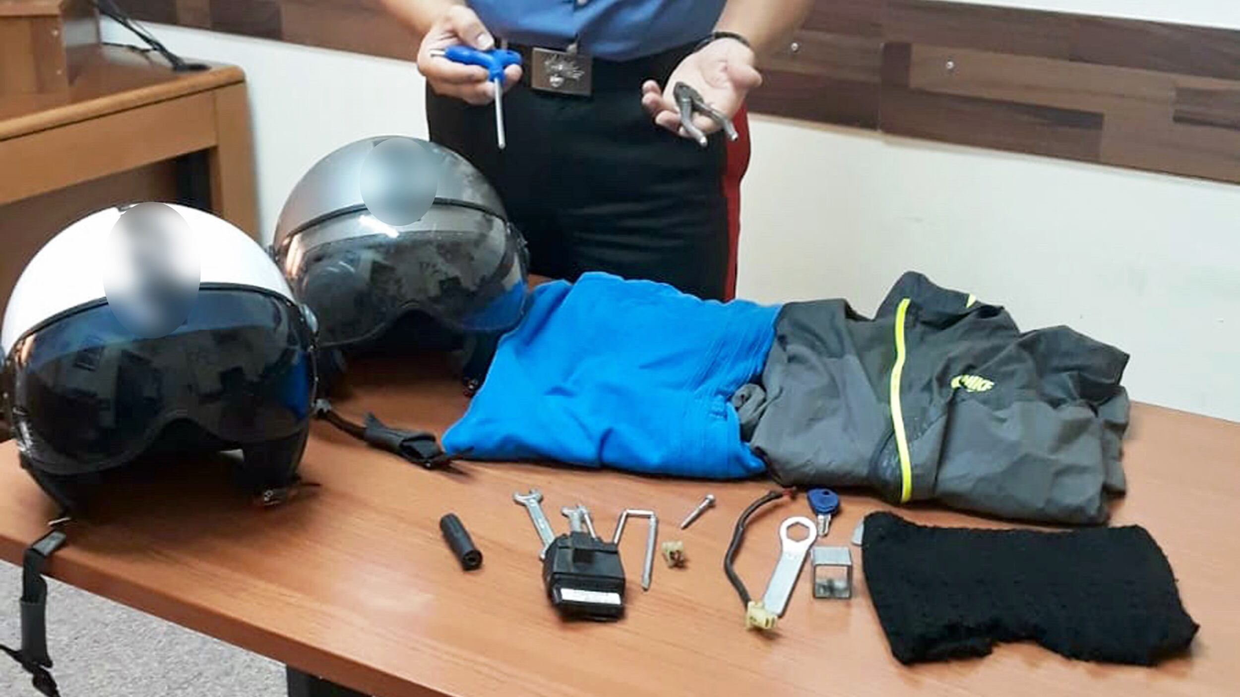 Rapina al supermercato, fermati dal poliziotto fuori servizio