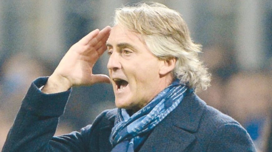 Mancini fa dito medio, poi si scusa L'Inter è nel caos: ultrà contestano