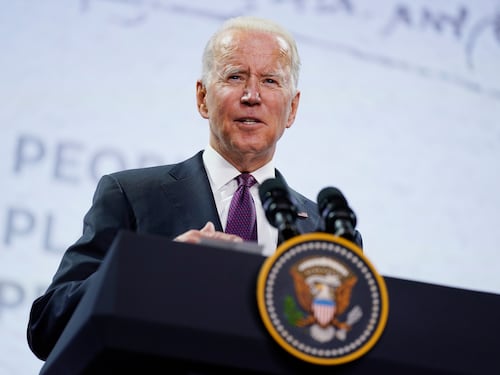 Biden fuori dai Giochi: "Boicottiamo la Cina". Pechino: provocazione