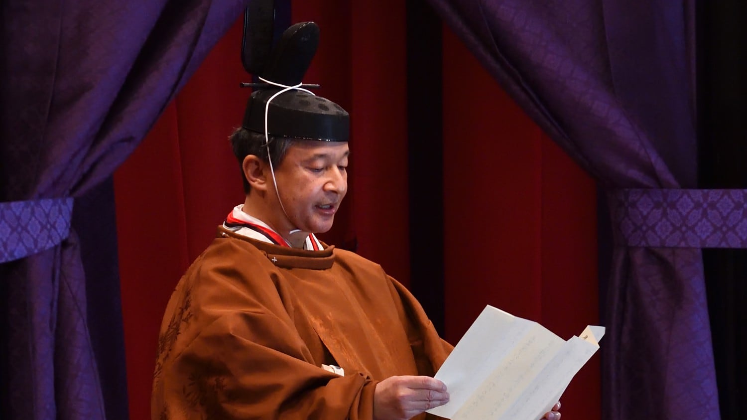 Naruhito, l'imperatore del dovere. Sul trono dopo la rinuncia del padre