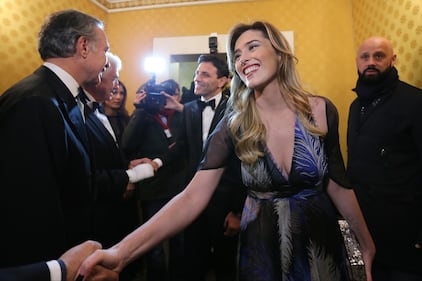 Il ministro Boschi incanta tutti alla prima del teatro San Carlo 4