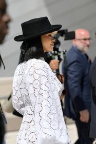 Rihanna super sexy alla Fondazione Vuitton 13