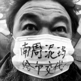 L'ultima provocazione di Ai Weiwei: la maschera antigas 5