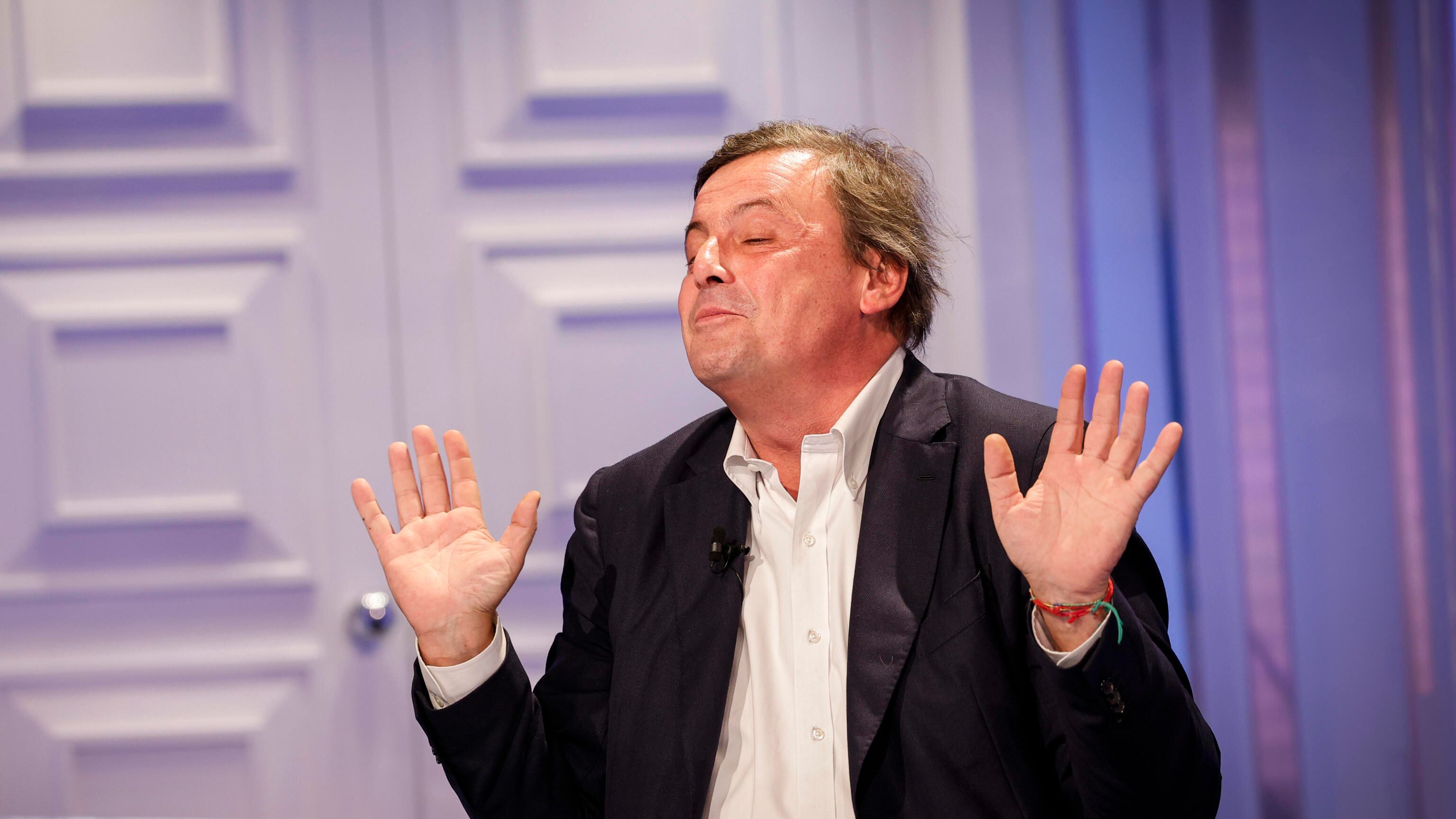 Calenda in maggioranza con Emiliano e i 5 stelle