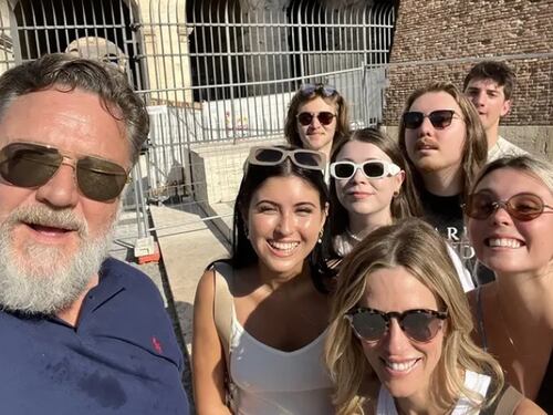 "Il mio vecchio ufficio...": Russell Crowe a sorpresa a Roma