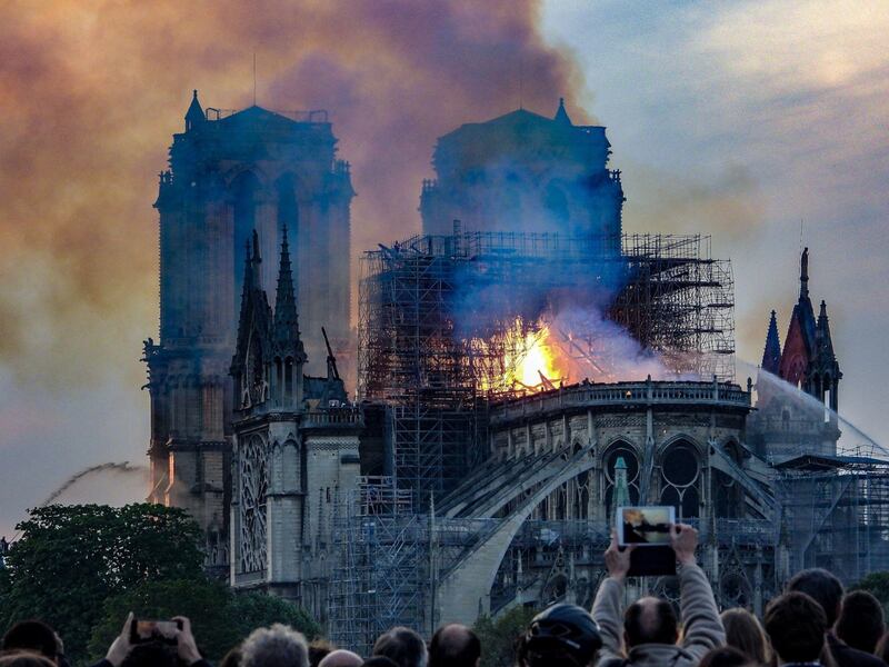 Notre Dame in fiamme: le foto del salvataggio 2