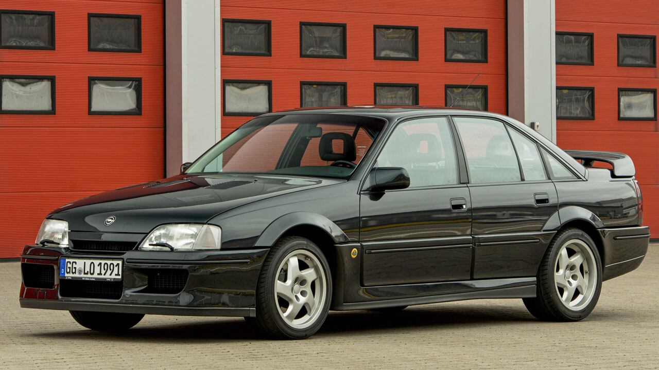 Opel Omega Lotus, la super berlina sportiva da 377 cavalli
