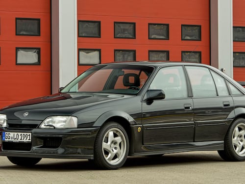 Opel Omega Lotus, la super berlina sportiva da 377 cavalli