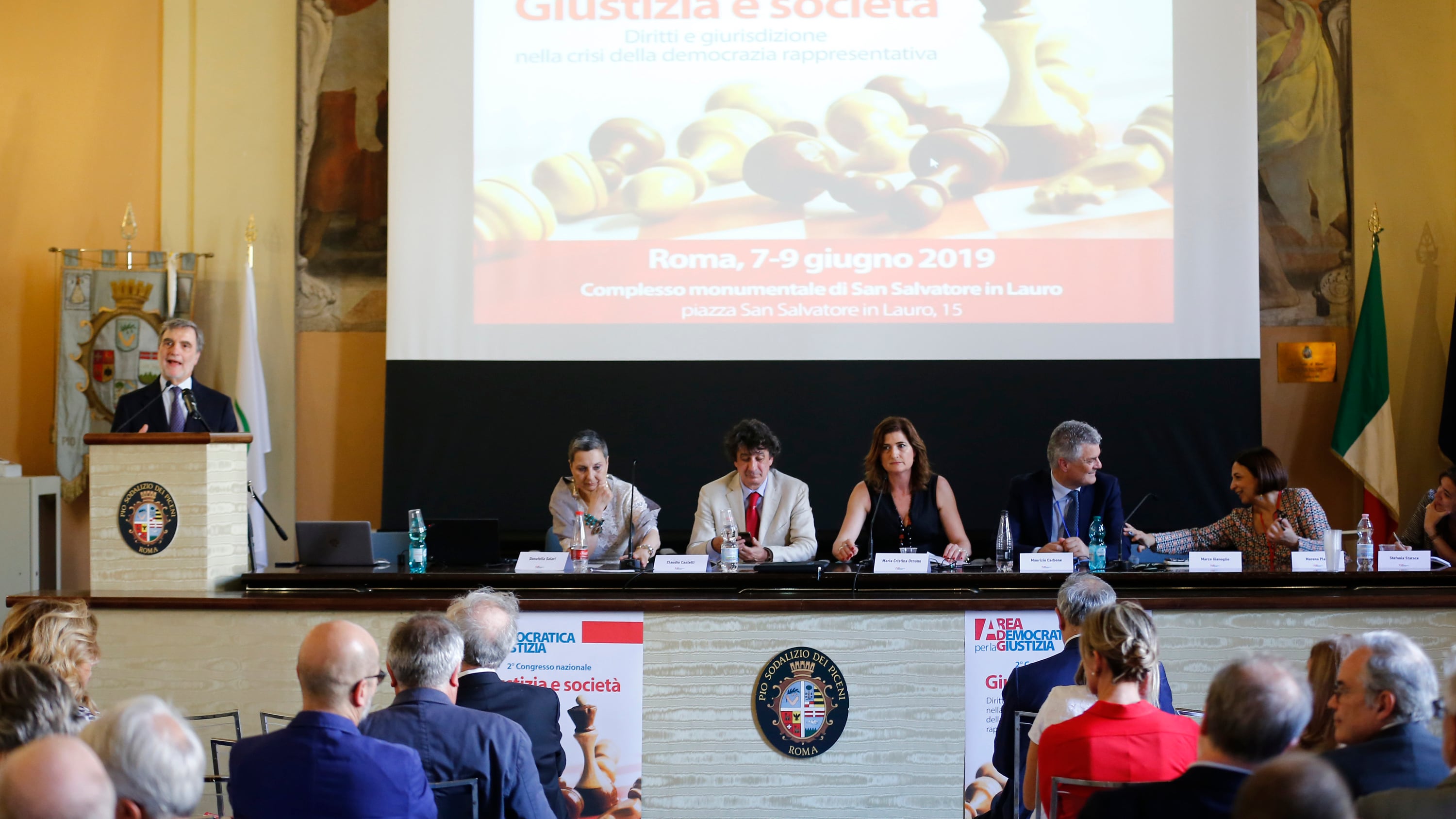 Il golpe dei magistrati: noi contro il governo razzista e xenofobo