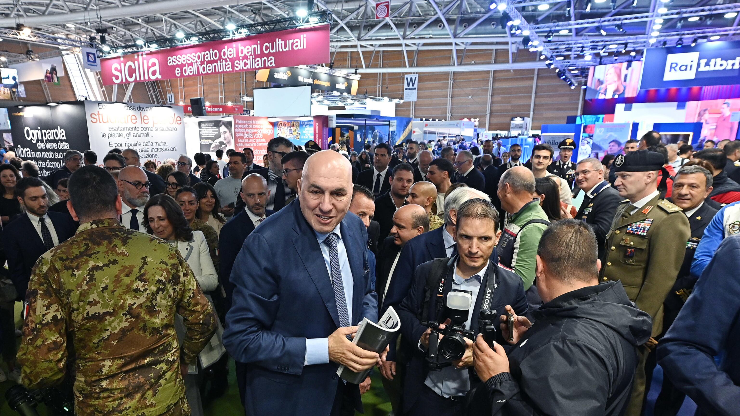 Al Lingotto fa rumore il silenzio remissivo dell'Intellighenzia non più egemonica