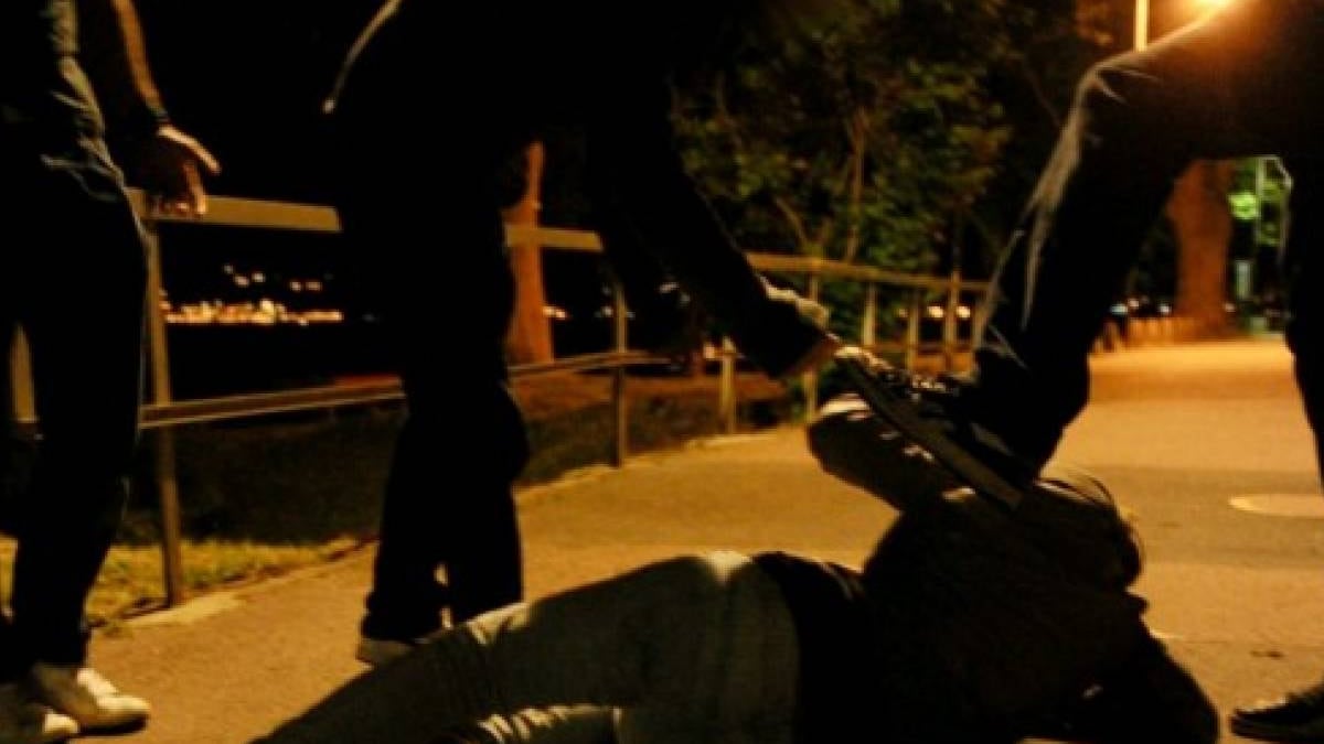Non gradiscono la cena di Ramadan e massacrano gli organizzatori: la violenza degli stranieri