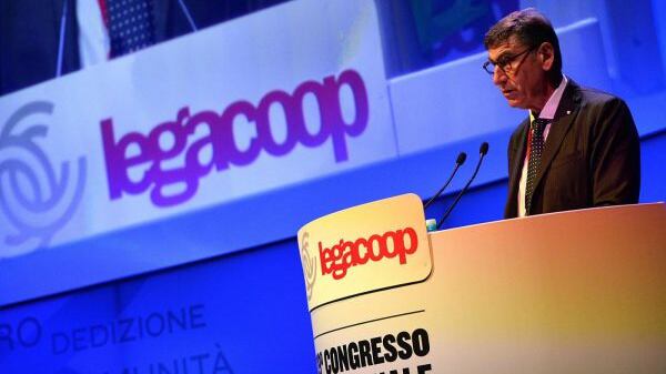 Profughi, ultimo affare delle Coop: "Lavorino da noi pagati dallo Stato"