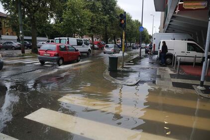 Esonda il Seveso: Milano ancora sott'acqua 13