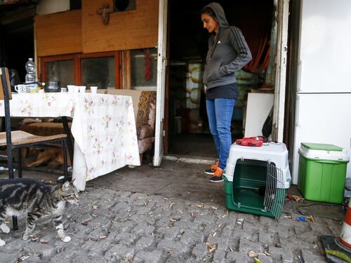 Quarantene violate e positivi: bomba Covid nel campo rom che doveva esser sgomberato