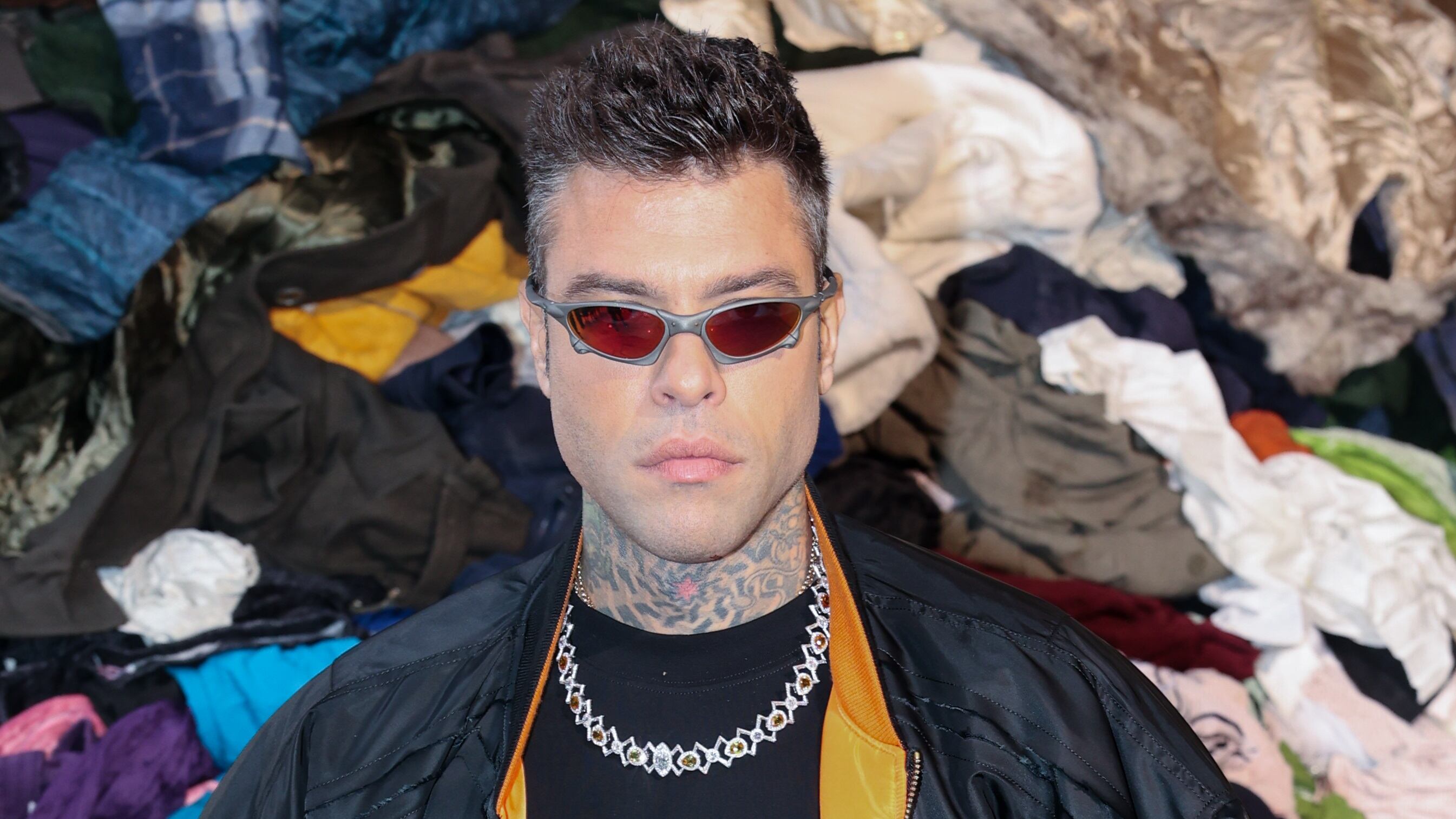 Fedez, il compleanno in sordina: il silenzio social, la separazione e l'interrogatorio saltato