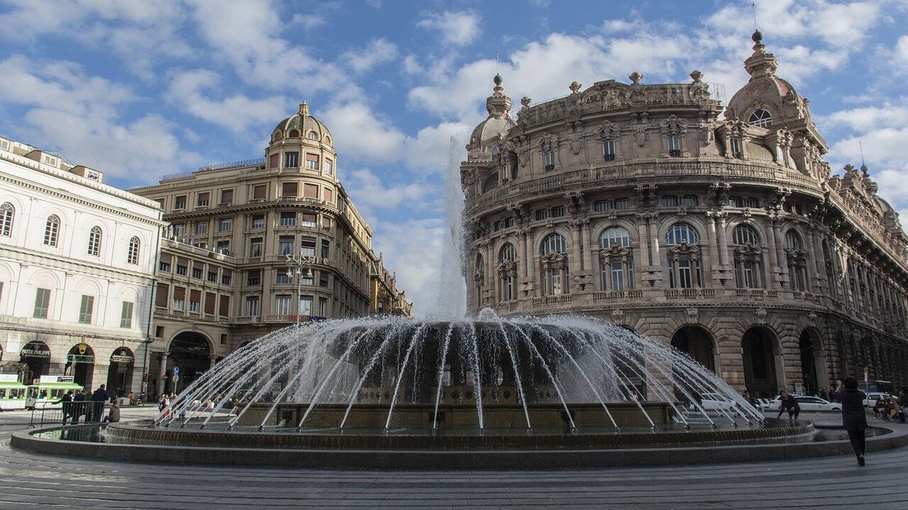 Coronavirus, mascherina obbligatoria nel centro di Genova