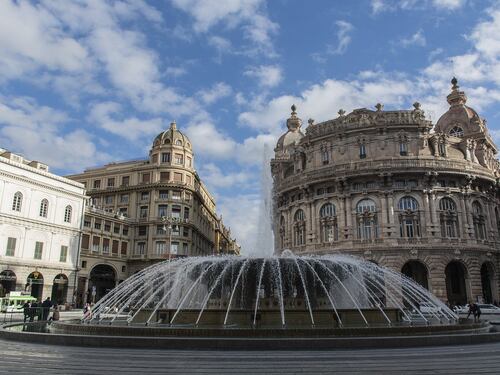 Coronavirus, mascherina obbligatoria nel centro di Genova