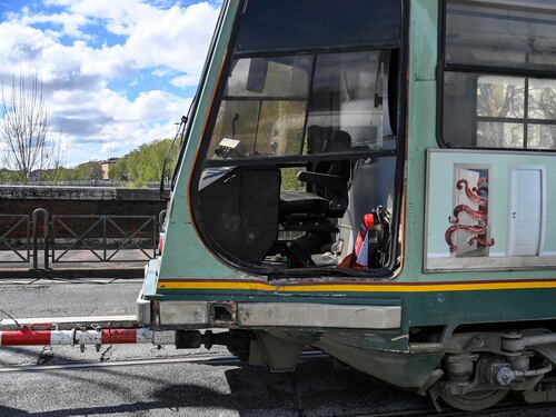 Paura per Immobile, si schianta contro un tram a Roma: le immagini dell'incidente