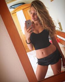 Valentina Allegri, selfie sexy per i fan 12