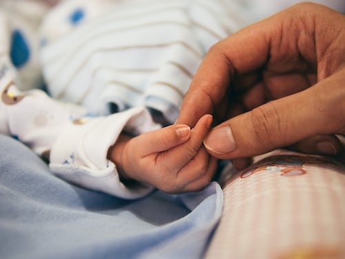 I contagiati superano quota 200mila. Lanciato l'allarme sui "bambini Kawasaki"
