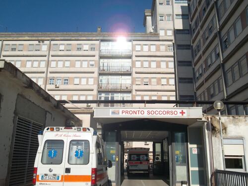 Tenta la fuga dall'ospedale: due colpi di pistola per fermare il detenuto