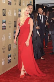 Lady Gaga, spacco mozzafiato e baci al fidanzato sul red carpet 61