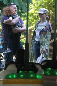 Gabriella Pession al parco con il figlio Giulio 1