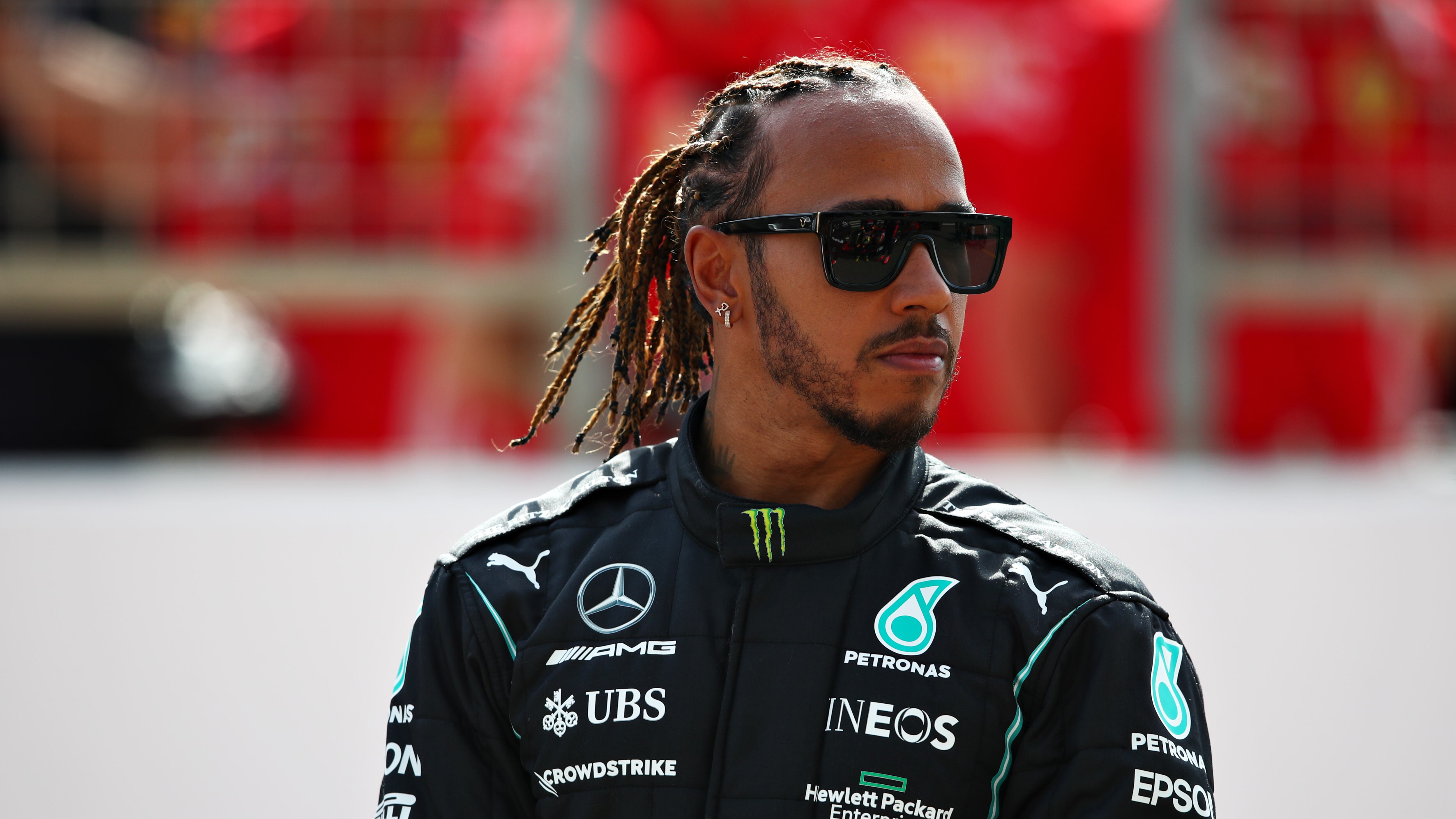 Lewis, il re è sempre lui. Spegne Verstappen e prepara già la fuga