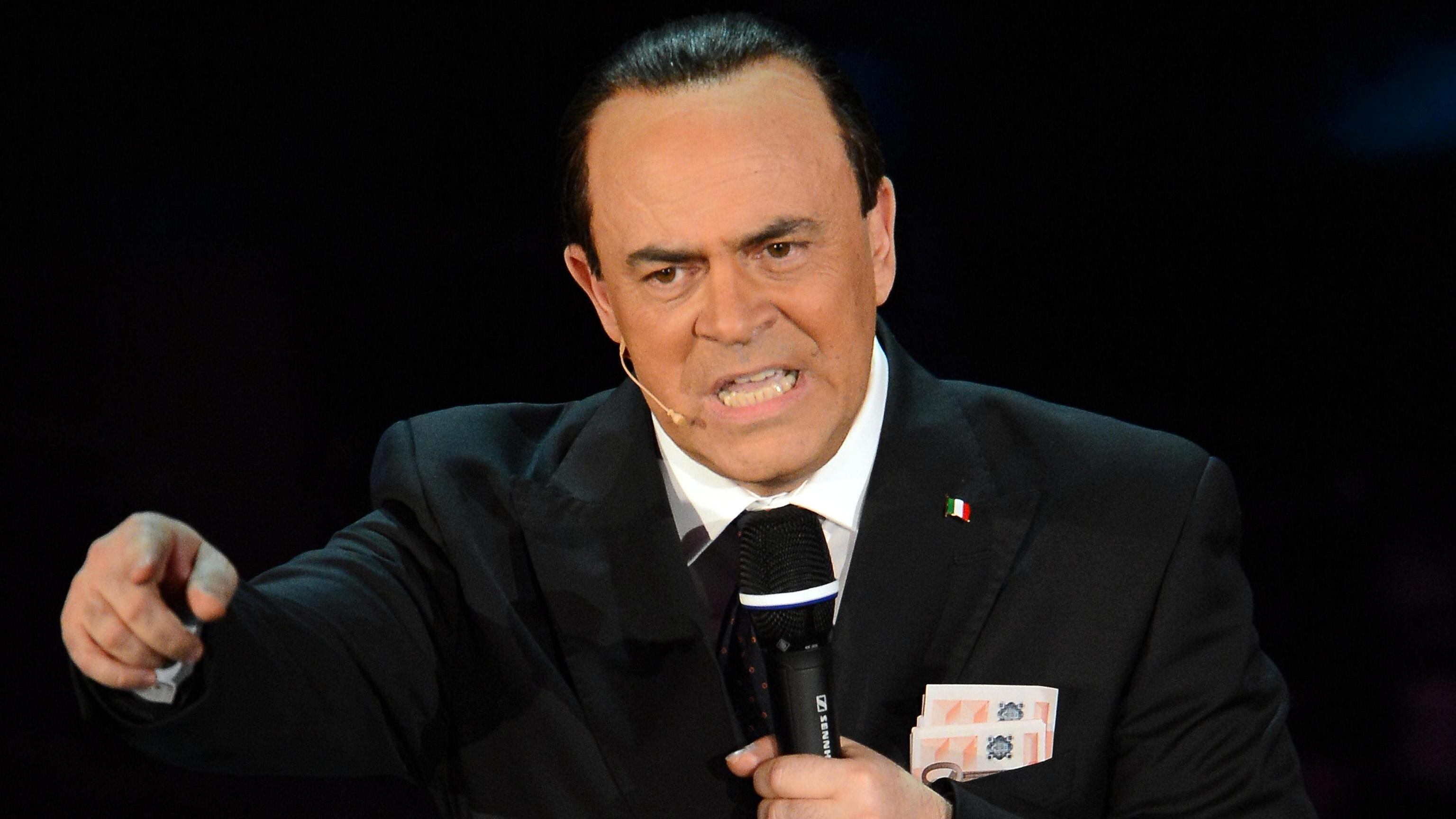 Crozza fa ridere tutti tranne il Festival ARCO COSTITUZIONALE Nel mirino anche Bersani e Ingroia, su Monti si scherza senza imitazione