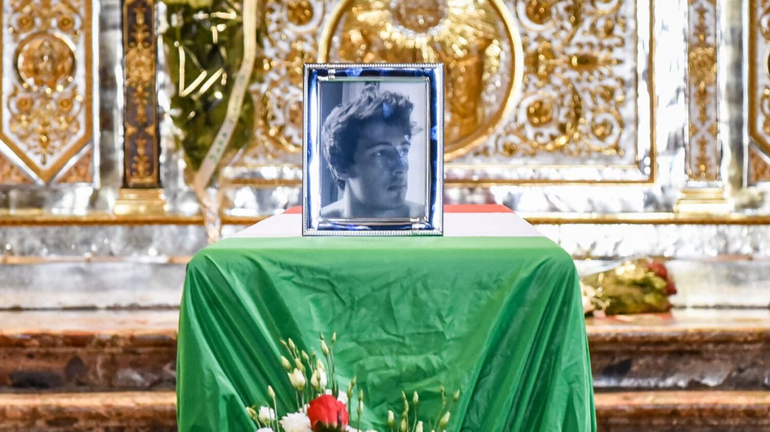 Martina e l'ultimo saluto a Bruno ucciso dai terroristi