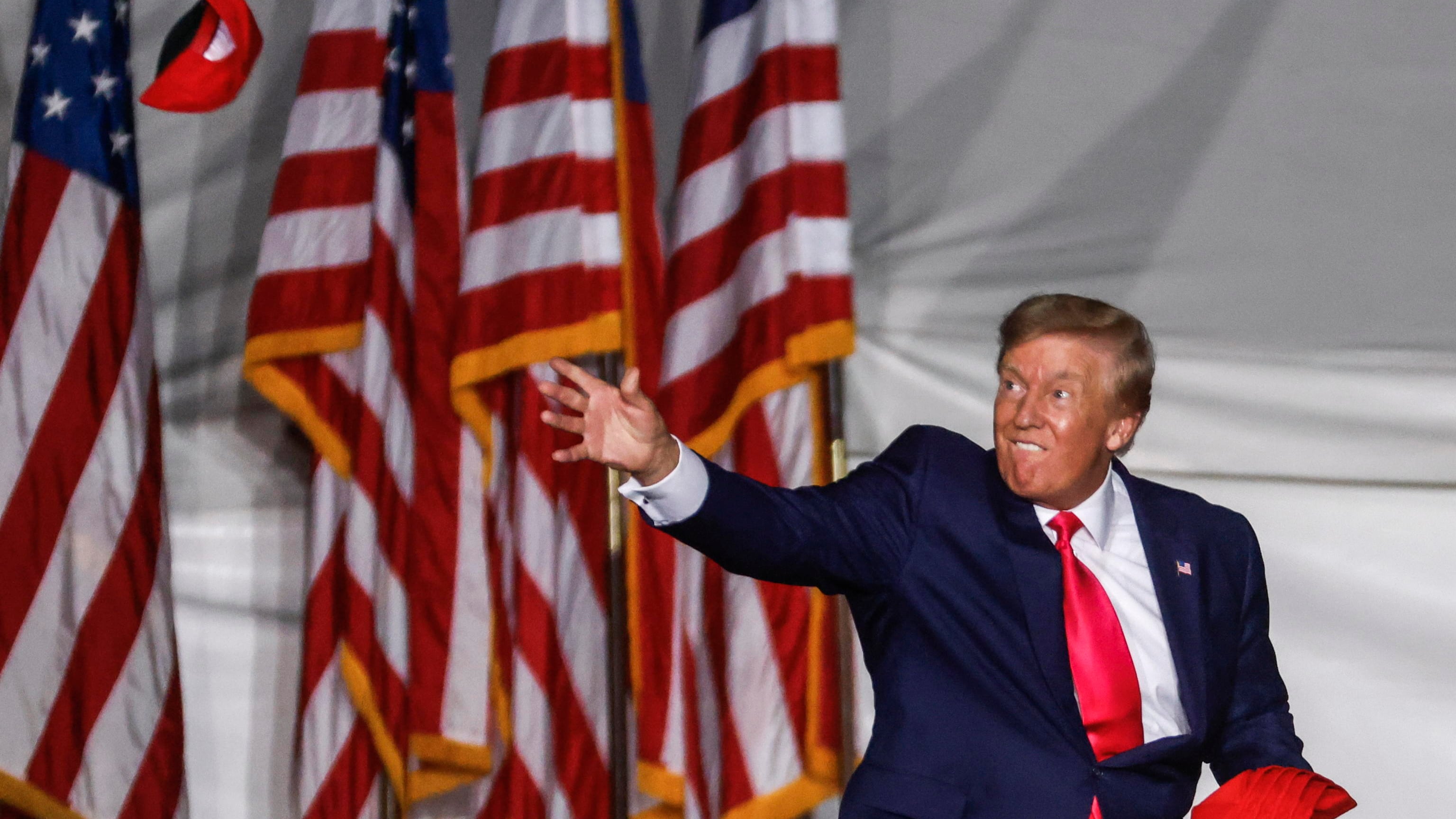 "Sull'orlo dell’abisso…”: il ritorno incendiario di Trump che inguaia Biden