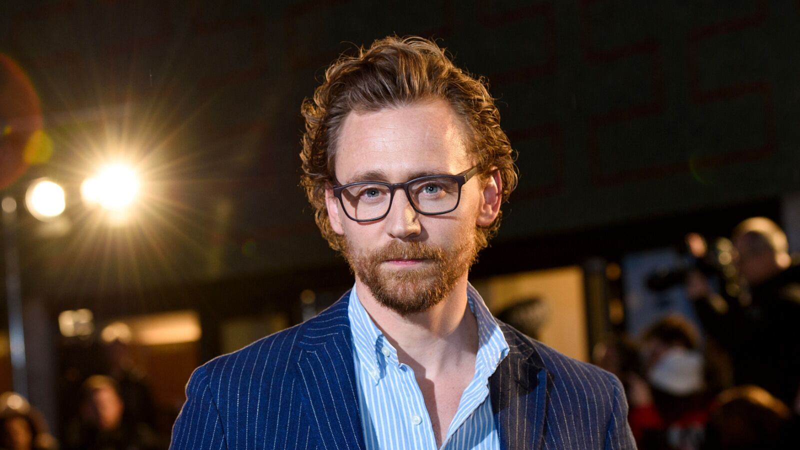 Tom Hiddleston protagonista della serie tv di Netflix White Stork