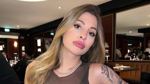 "Non sai fare nulla". Battibecco social tra Chiara Nasti e la follower