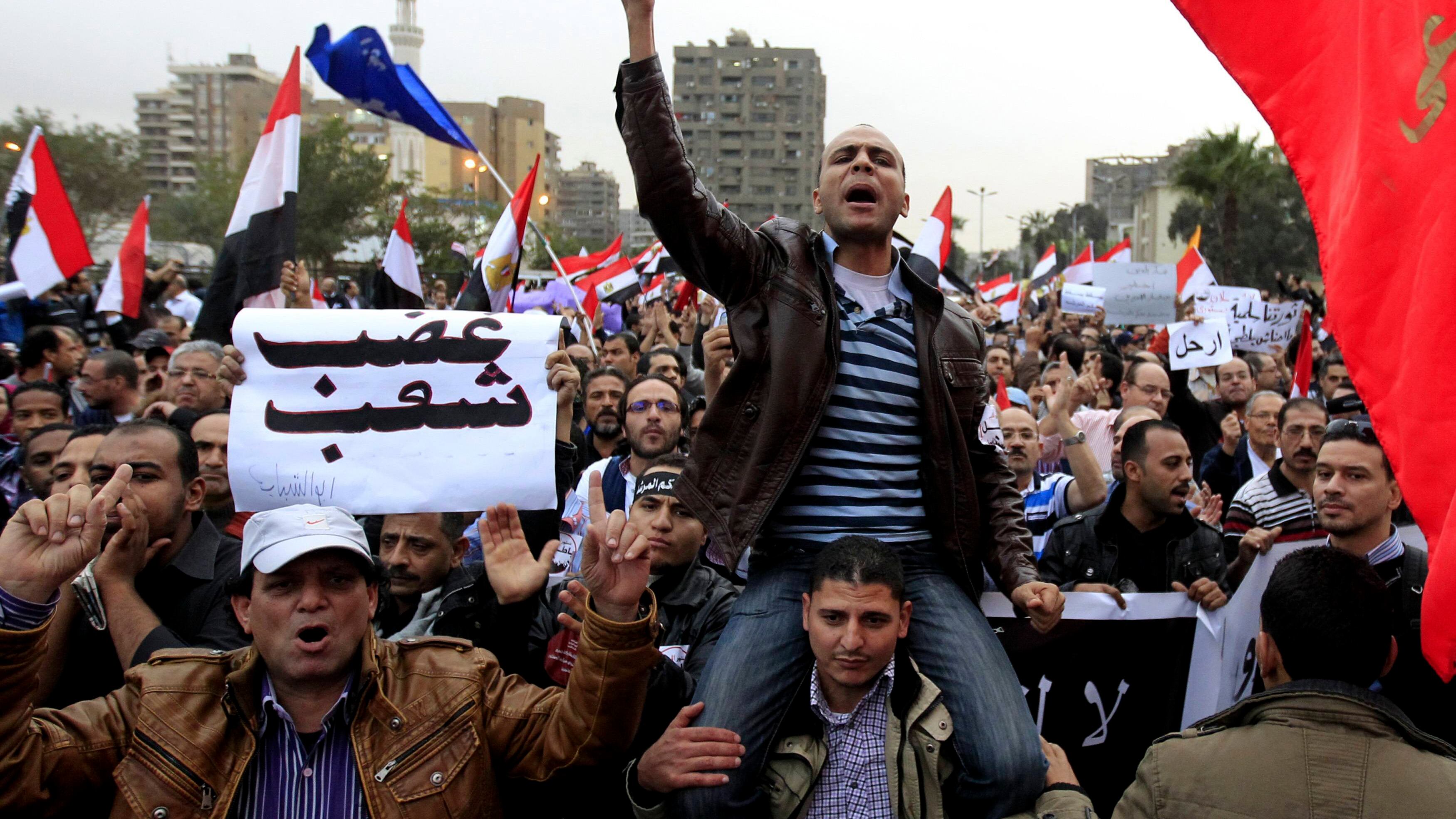 Egitto, Morsi torna al palazzo presidenziale